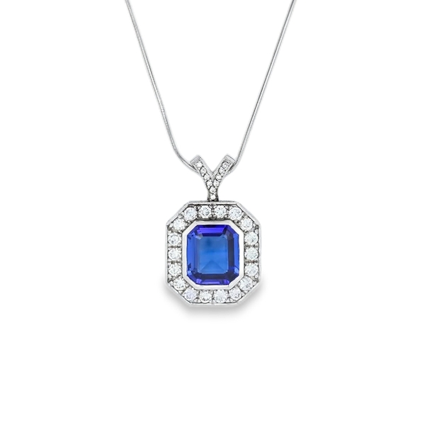 18ct White Gold Tanzanite Pendant